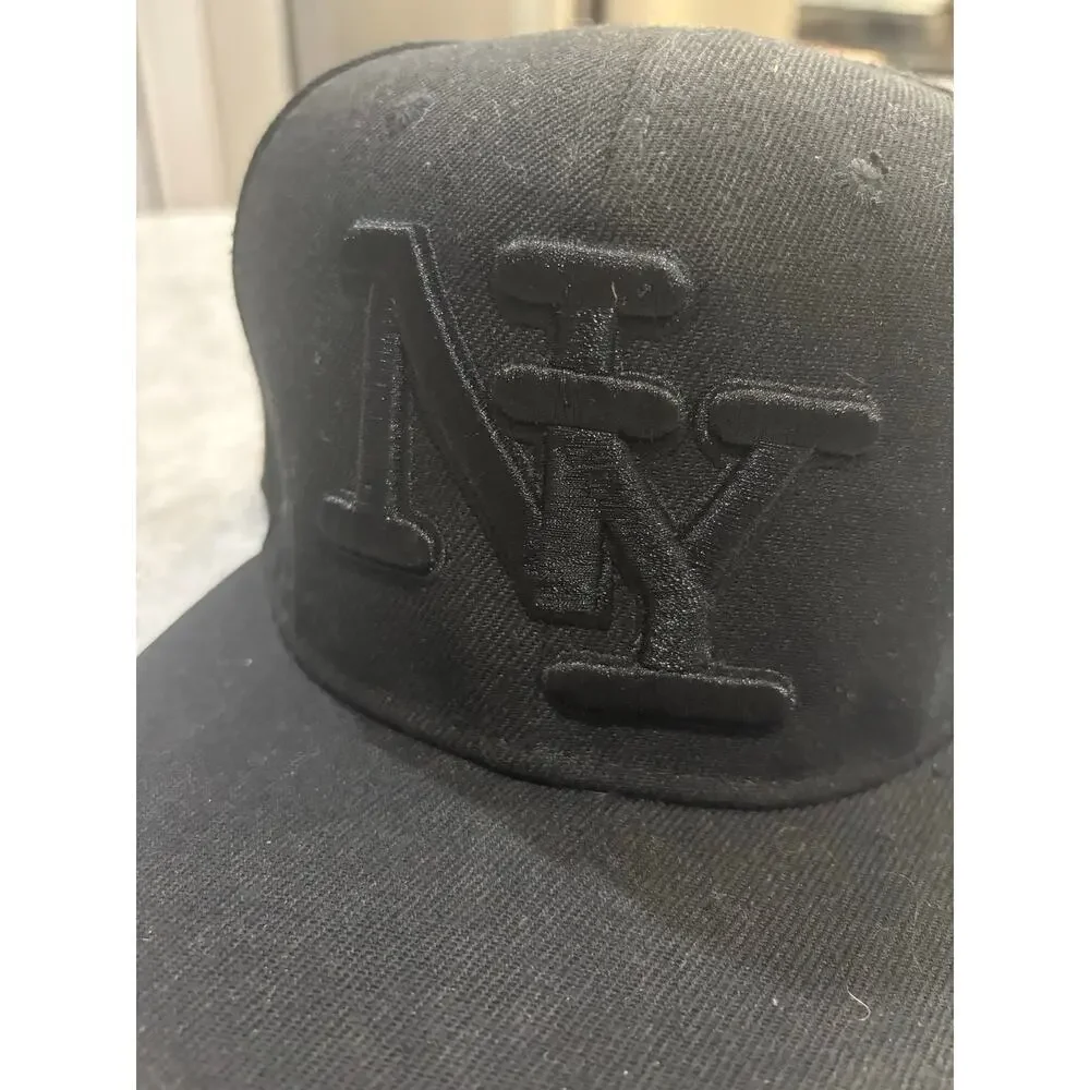 Mitchell & Ness NYC Hardwood Classics Snapback Hat – NBA Retro – Adjustable‎ Cap